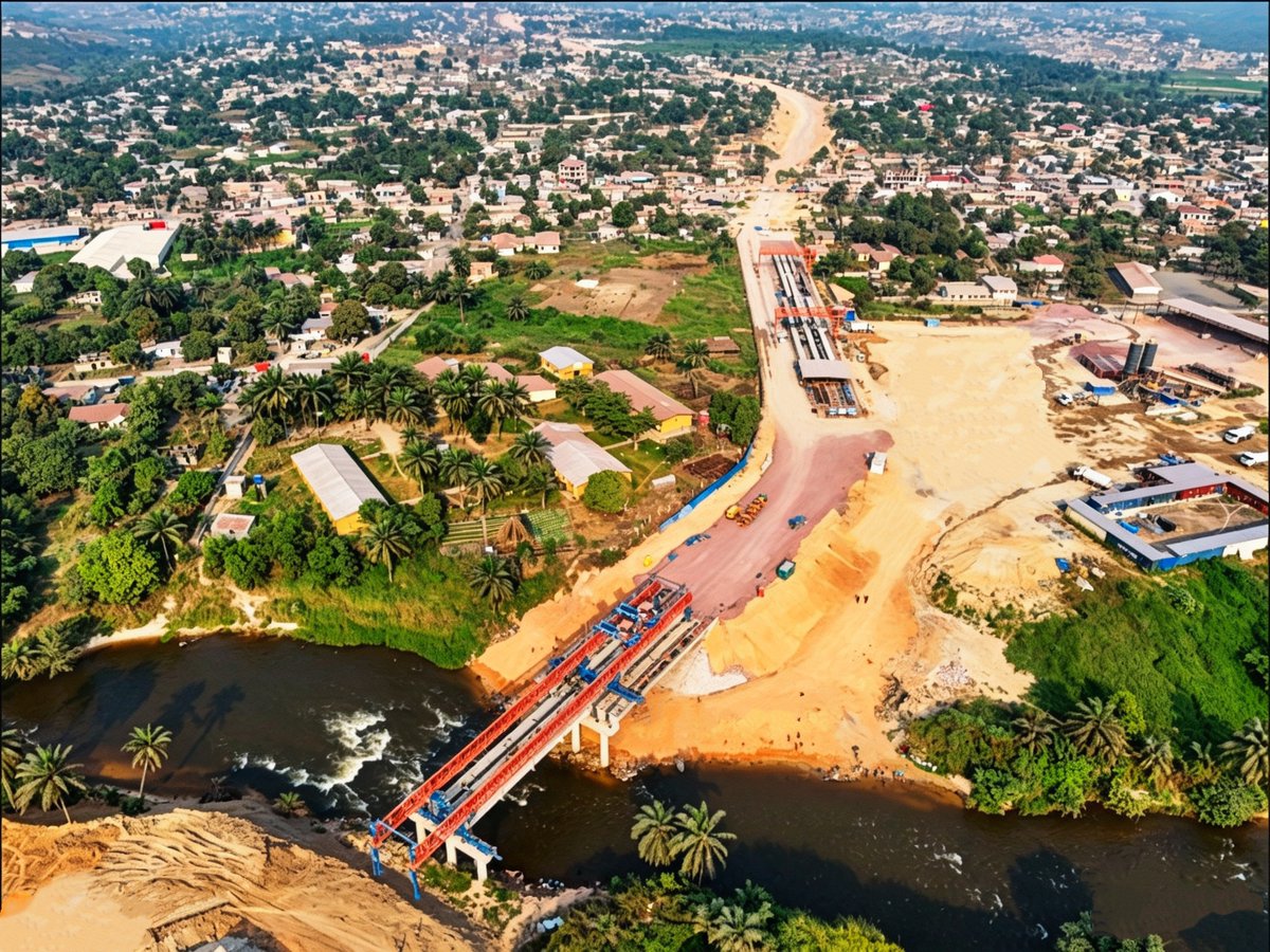 SISC_SA's tweet photo. #Infrastructure | Le 9 juillet, la préfabrication des 21 poutres en T du pont N'Djili, sur le Lot 2 des Rocades Sud-Est et Sud-Ouest de Kinshasa, a été achevée avec 10 jours d'avance sur le calendrier.
Cette étape majeure garantit l'approvisionnement des travaux de superstructure du pont et contribue à l'accélération de l'avancement du projet. 🌉🇨🇩
#PontNDjili #Kinshasa #SISC #Infrastructure #RDC
@Sicomines @acgtcd @MinITP_RDC @AGENCE_APCSC @PrimatureRDC @Presidence_RDC