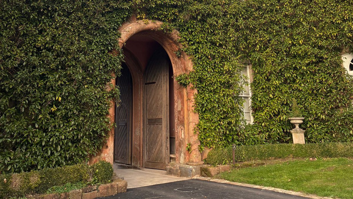 Ugbrooke's tweet photo. 🎥 Film at Ugbrooke! 

Beautifully restored interiors, traditional craftsmanship, velvet gaufrage and silk tapestries create the perfect backdrop for period and contemporary productions. 

20 mins from the M5 with easy access &amp; parking for 200 cars. 

📧 info@ugbrooke.co.uk https://t.co/8imTl9dWAY