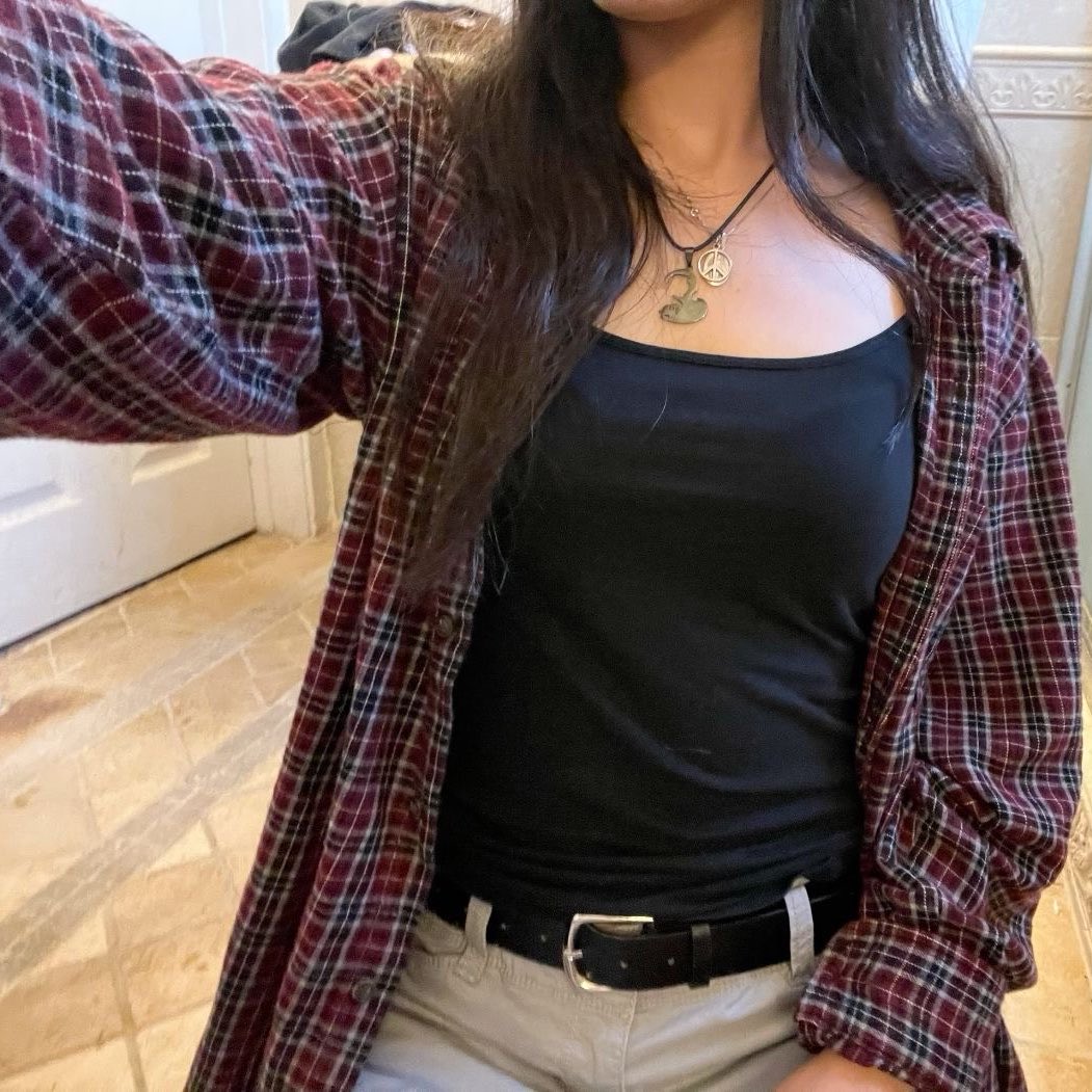chrispuppyfield's tweet photo. claire redfield — ❤️ 

oh she LOVES her plaid. she’s such a flannel wearer. for sure. i feel like her style is pretty androgynous. https://t.co/FeqG738Cyh