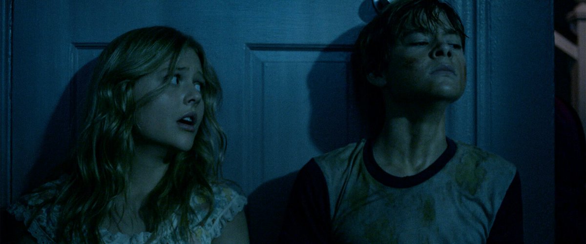 reactiontimemx's tweet photo. #TheBabysitter se salta del primer acto al tercero y se olvida de explicar lo más importante: ¿por qué la niñera forma parte de un culto satánico? Aun así, es absurdamente entretenida: un coming-of-age slasher con buen gore y cero vergüenza.

Y sí, Samara Weaving es posiblemente la satanista psicópata asesina más simpática de la historia.