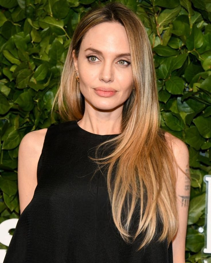Angelina Jolie tweet media