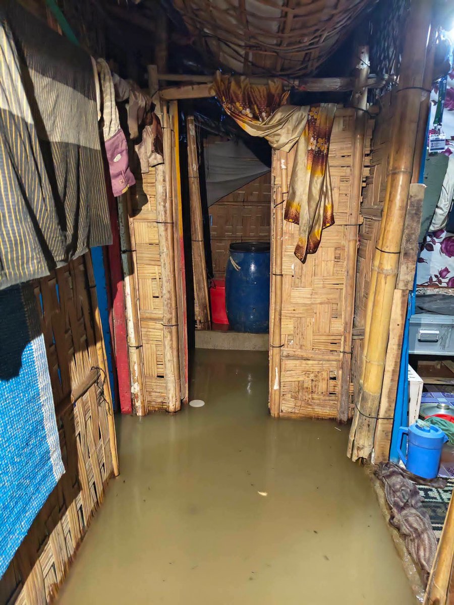 vryorg2017's tweet photo. 1M+ Rohingya refugees in Cox's Bazar are drowning in crisis. Monsoon floods have destroyed shelters &amp; food. Children are cold, hungry &amp; scared.

They need: shelter, food, water, medicine &amp; protection.

The world must act NOW. Not tomorrow.

Please don't scroll past. https://t.co/Thu5HUHv32