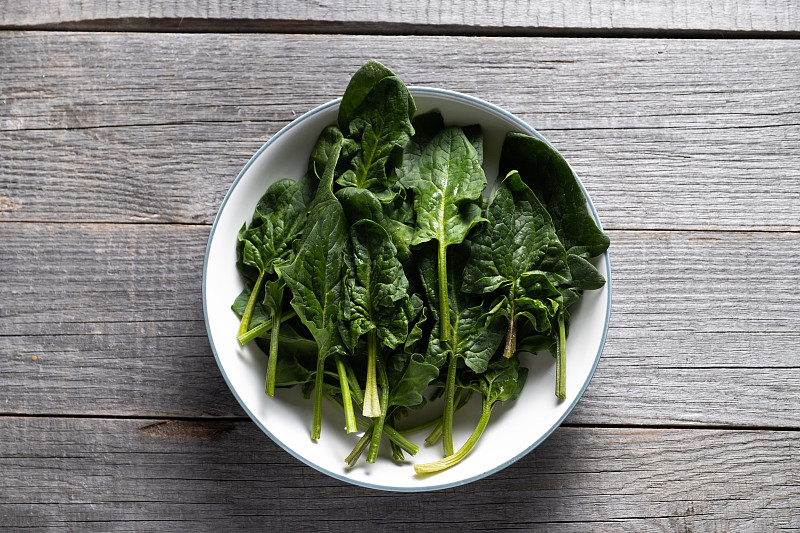breadkuyalove's tweet photo. Just tried the organic baby spinach from the local farm—crisp, earthy, and packed with that fresh green kick for salads or smoothies! No wilted leaves at all, total win for my weekly grocery haul https://t.co/9n0hqIfItX