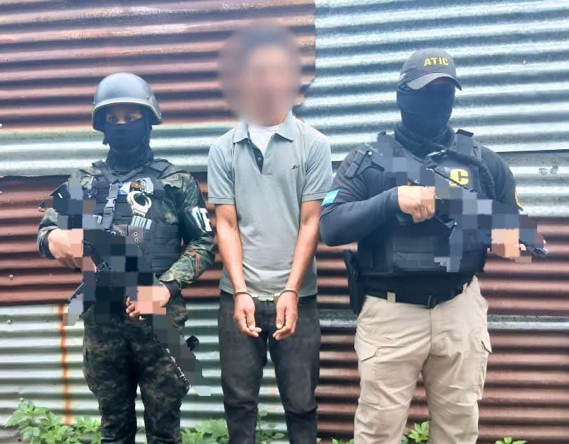 FFAAHN's tweet photo. #OperacionesFFAA || En el marco de una operación interinstitucional, las #FFAA, a través de la Policía Militar del Orden Público en coordinación con el Ministerio Público y la #ATIC, ejecutaron un allanamiento de morada en la colonia La Bendición, sector Paraíso II, Cofradía, San Pedro Sula, donde se logró la captura de un ciudadano de 38 años, a quien se le supone responsable de los delitos de tenencia y elaboración de pornografía infantil y otras agresiones sexuales.
El detenido fue remitido a las autoridades competentes y será puesto a disposición del Ministerio Público para continuar con el proceso legal correspondiente.
Con estas acciones, las #FFAA reafirman su compromiso de apoyar las operaciones interinstitucionales orientadas al cumplimiento de la ley, la protección de la niñez y el fortalecimiento de la seguridad de la población.
#FuerzasArmadasHN