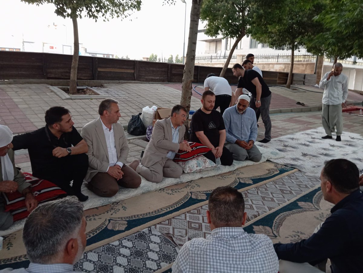 malicevheri's tweet photo. Eyyübiye 800 Yataklı Devlet Hastanesi’nde tedavi gören kıymetli hemşehrilerimizi ve hasta yakınlarını ziyaret ederek geçmiş olsun dileklerimizi ilettik.

Rabbim tüm hastalarımıza acil şifalar ihsan eylesin. Fedakârca görev yapan sağlık çalışanlarımıza da emekleri ve özverileri için teşekkür ediyorum.