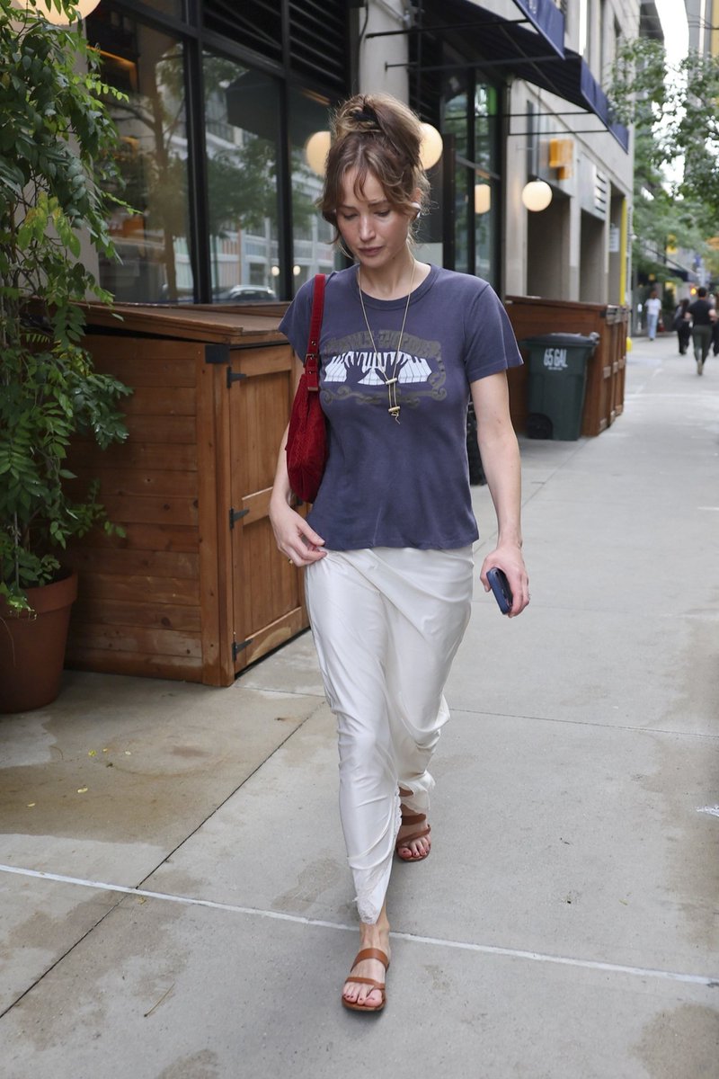 lewishrmilton's tweet photo. Bella Hadid out and about in New York City yesterday https://t.co/j1SGFkphQr