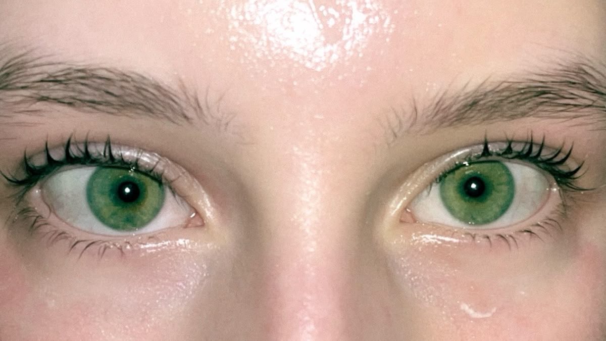 hjpdoex's tweet photo. this is the exact shade of lily and harry’s eyes to me https://t.co/YUWquQsG1v