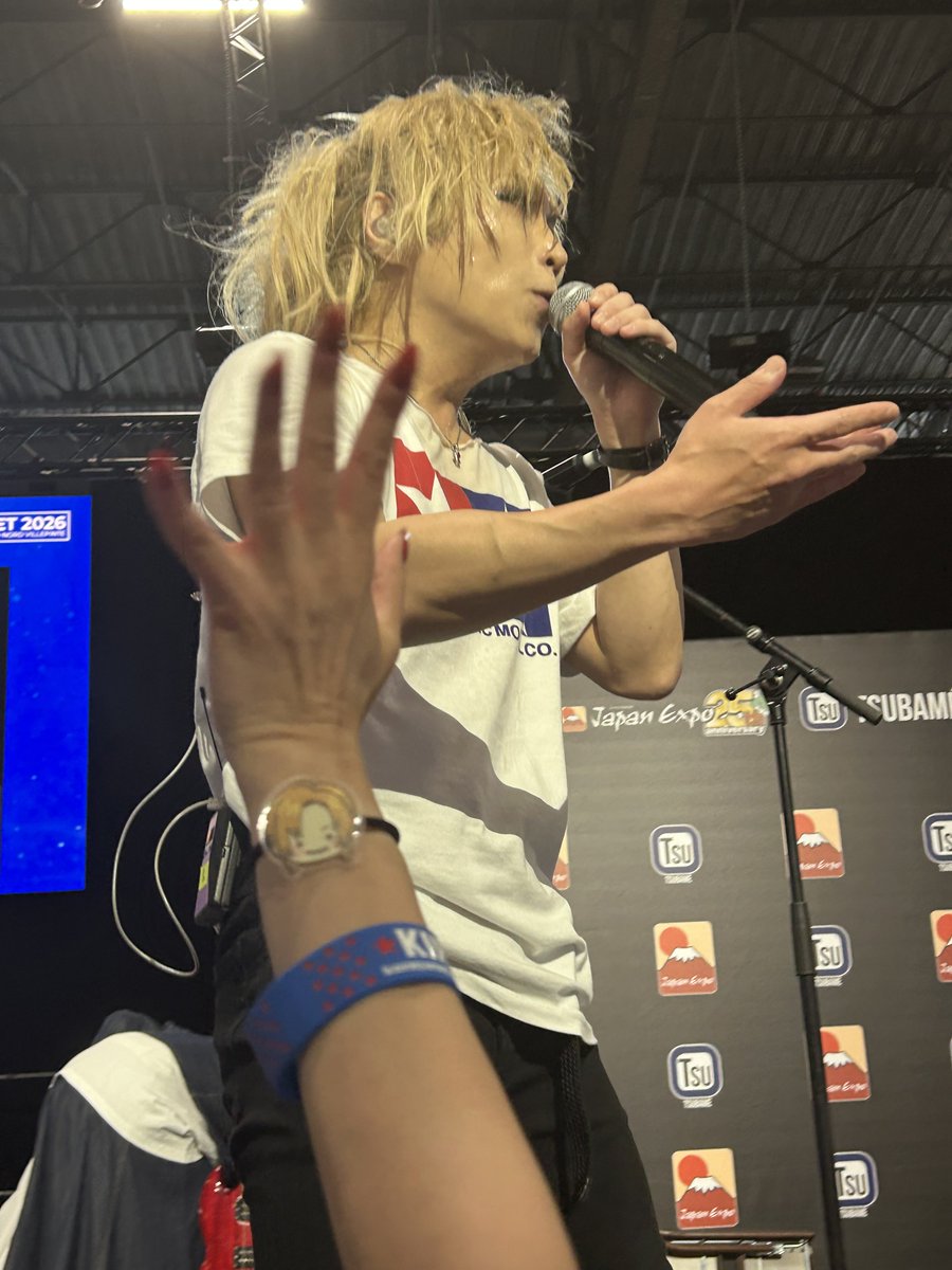 KikiChan_'s tweet photo. Dank meiner lieben Mädels hab ich viele Fotos und Videos von Kiri-chans Auftritt 🥰
So konnte ich mich nur auf ihn konzentrieren.
Es war voller Energie und hat so viel Spaß gemacht ❤️
Und ich glaube, Michi und ich waren die einzigen Nicht-Japaner in der Saizen 🫣 https://t.co/AOGbbznOTj