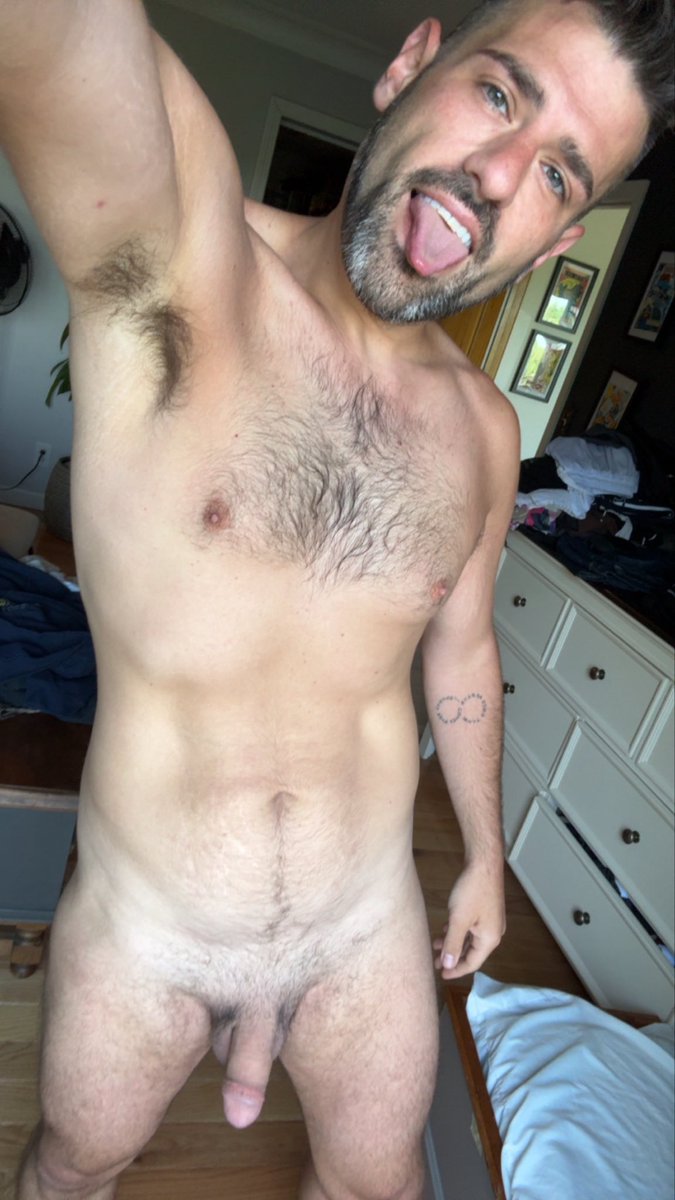 BrandoBirchWood's tweet photo. Finished my run wanna take a whiff? https://t.co/b5ThCqsAJq