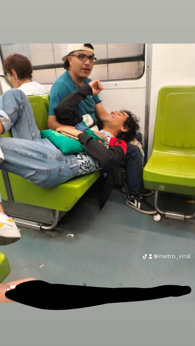 MetroViralMx's tweet photo. #ULTIMAHORA 

Como usuarios del Metro Ciudad de México 🇲🇽 @MetroCDMX debemos tener la responsabilidad y educación de cuidar las Instalaciones‼️🚨

De por sí NO le dan MANTENIMIENTO al #MetroCDMX con el dinero que nos quitan de de los impuestos…. Y todavía nosotros no lo cuidamos❌⚠️