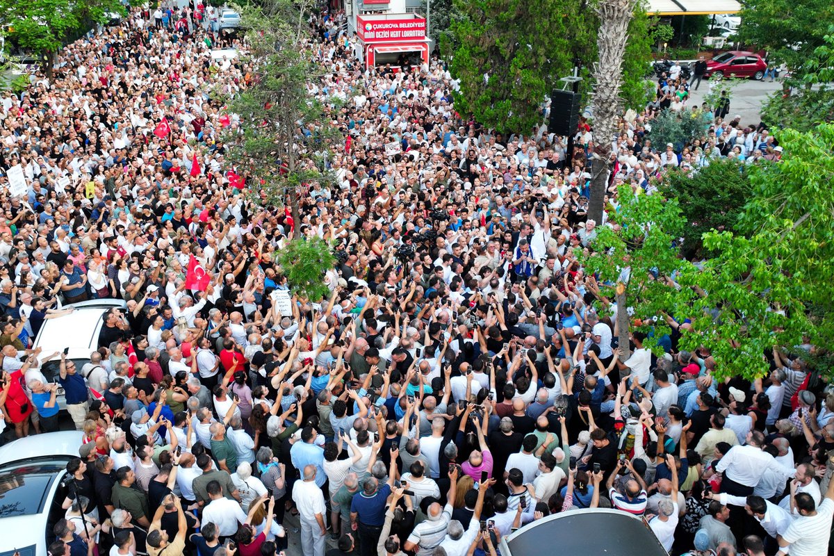 eczozgurozel's tweet photo. Millet doğrulup yola koyulalı çok oldu.

Bu saatten sonra baskıyla, operasyonla yürüyüşümüzü durduracağını sananın aklına şaşarım.

Adana’dayız.
Milletin arasındayız.
Dimdik ayaktayız.

Bu da size dert olsun! https://t.co/IoP3T4KPOd