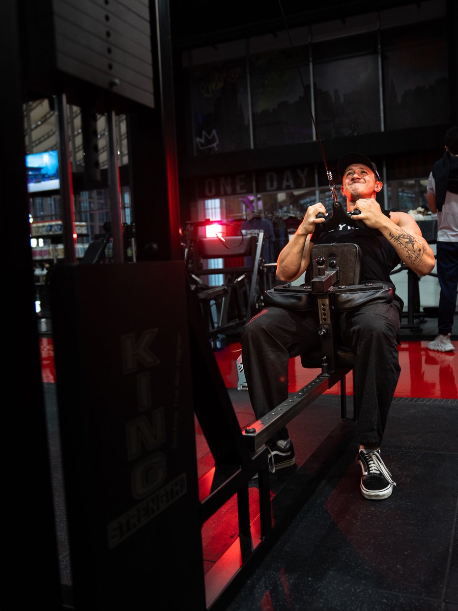 WorldGymMexico's tweet photo. Cada máquina cuenta una historia.
La siguiente puede ser la tuya.

See you at World Gym 🦍🌎
Where Champions Are Made!

#WorldGym #OfficialWorldGymAthlete #explorepage #fitness #motivacion https://t.co/DJFWYmfWDQ
