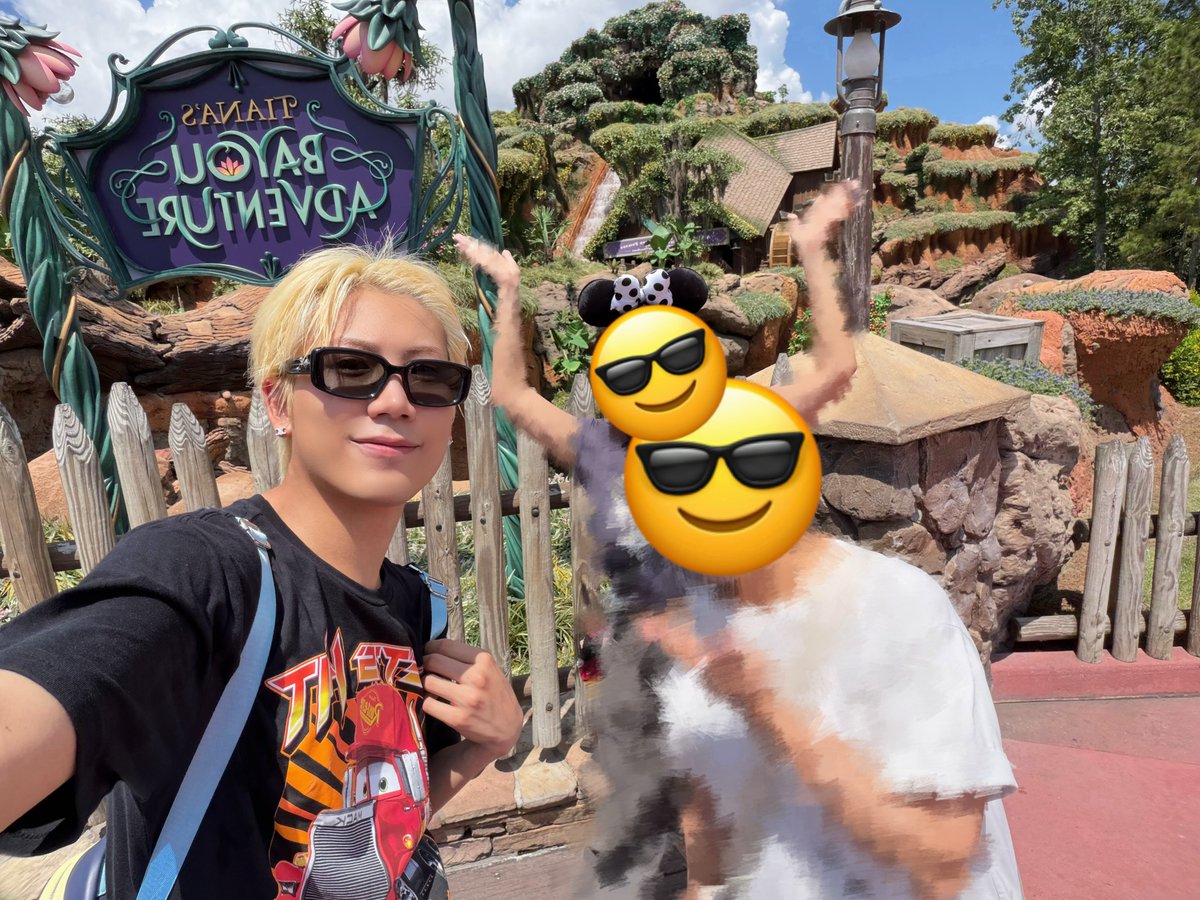 mazzel_official's tweet photo. 家族とフロリダディズニーに行ってきました🇺🇸
グルート好きとしては、ガーディアンズがTOP3に入るくらい好きな乗り物でした💫

FANTASMIC!が始まる前の会場の一体感は本当に最高で忘れられません🫠あの空気感は何時間でも味わっていられる！！！！！！

ちなみにFANTASMIC!の余韻は今も抜けてません、、！！！！
早くまた見させてくれぇ🙏🙏

#HAYATO #MAZZEL
#まぜジャック 
#MAZZEL_SoStrawberry