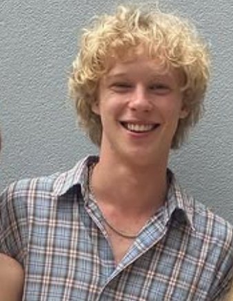 entitynaim's tweet photo. bring back big stacy curls IM BEGGING https://t.co/NHEv9TDfc4