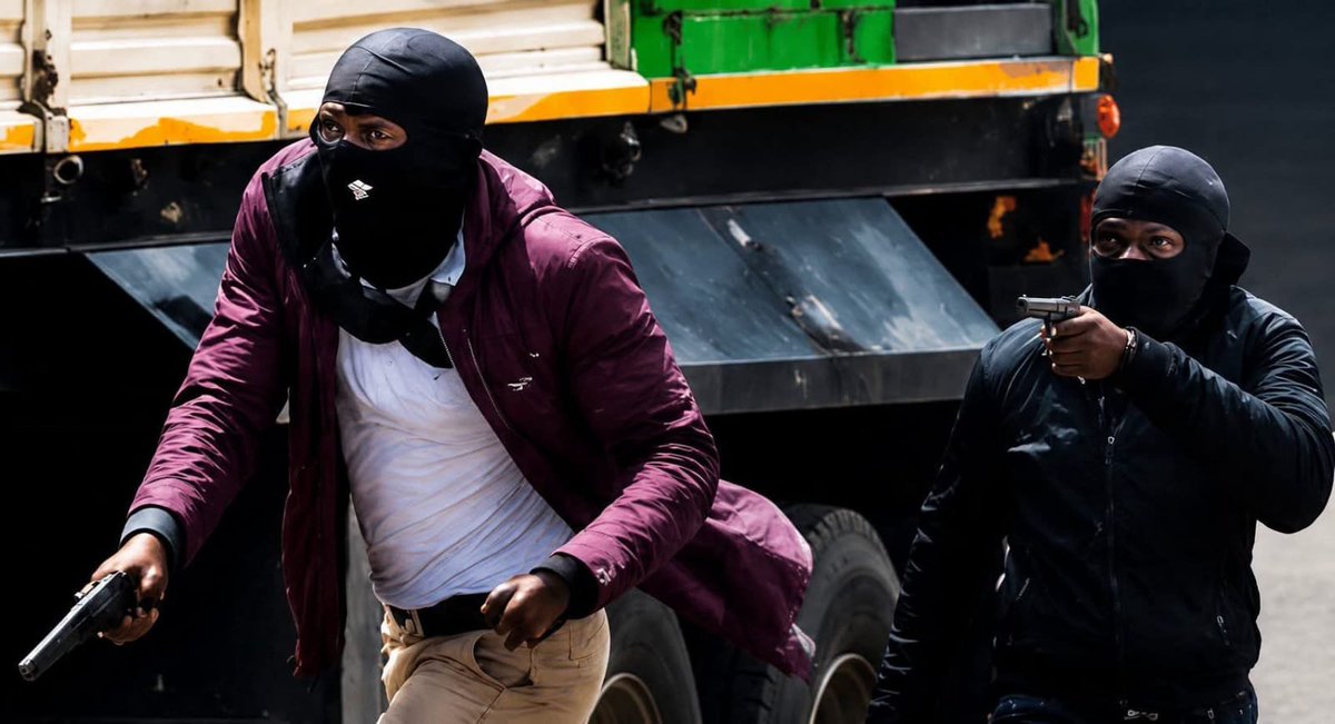 amembamagufuli8's tweet photo. These are the alleged state-sponsored goons in Ol Kalou, yet the IEBC keeps asking for "evidence." I weep for my country. https://t.co/0c2aTY54TS