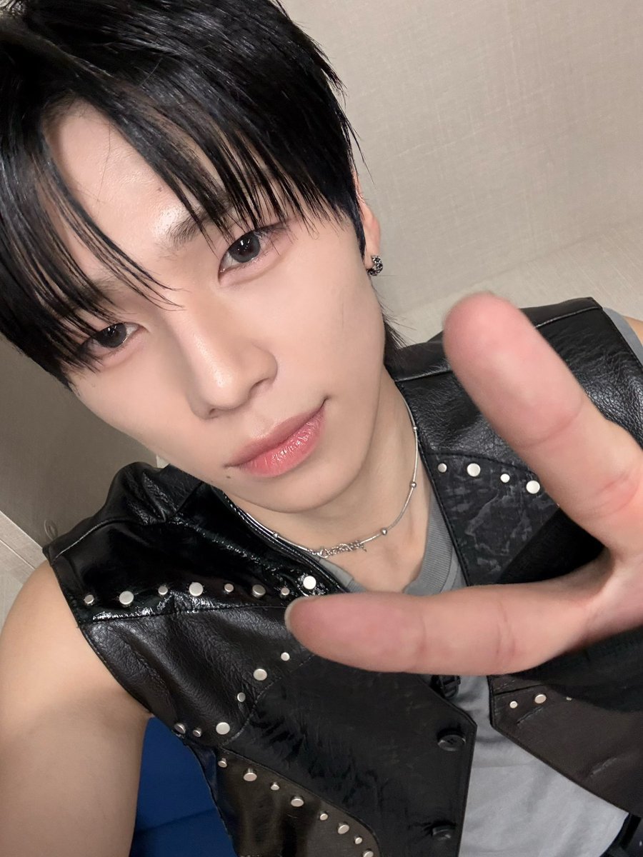 9eonie's tweet photo. one geonie a day keeps the mental illness away https://t.co/oEyStmsHLT