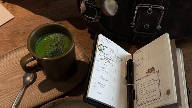 AcademiaDreams's tweet photo. freshly brewed coffee, dim lights, and your company ☕ https://t.co/TwiXMtye7o