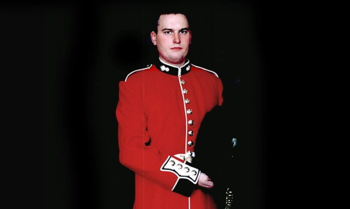 KeyserSosse's tweet photo. 12th July, 2007

Guardsman Daryl Hickey, aged 27 from Yardley, Birmingham, and of 1st Battalion Grenadier Guards, was shot and killed whilst providing covering fire on an assault on a Taliban position in Gereshk, Helmand Province, Afghanistan 

Lest we Forget this brave man 🏴󠁧󠁢󠁥󠁮󠁧󠁿🇬🇧 https://t.co/zz13BOmLhw