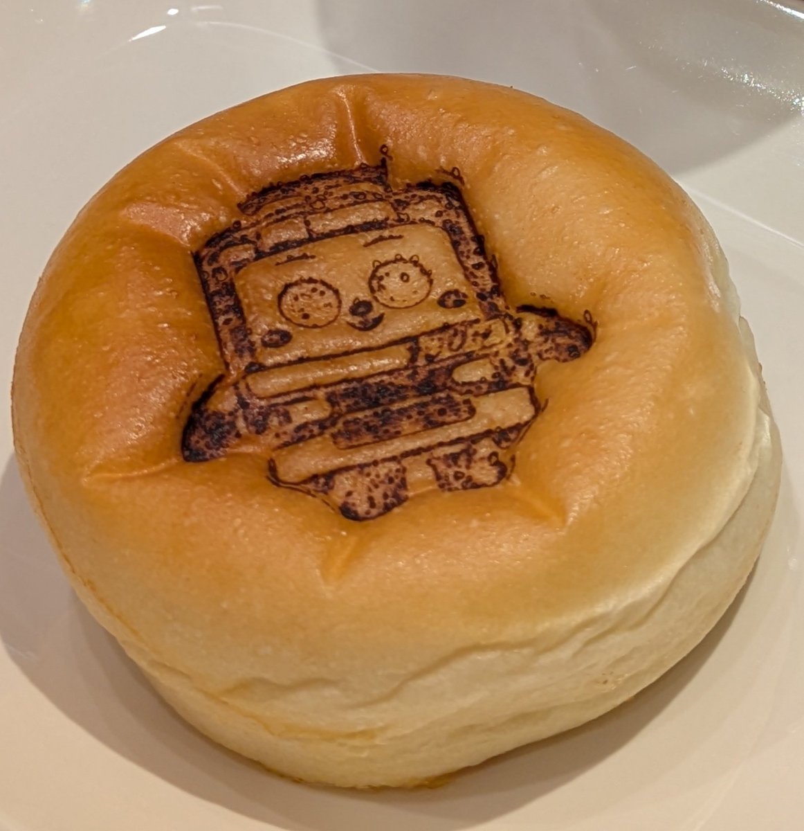 kaedekitty11's tweet photo. けいきゅんパン
顔がちょっとコワい🤤
中身はクリームとあんこで
おいしいよー🥳❤️ https://t.co/EiGJeTbALU