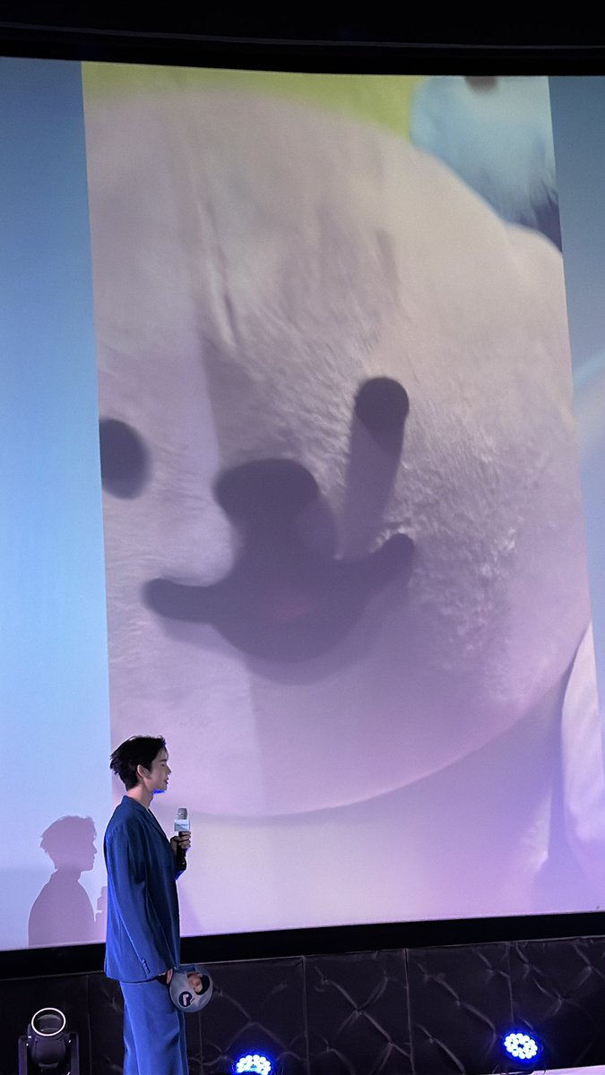 tinyisbbb's tweet photo. อาหารรอบดึกครับมีเด็กเอาโทรศัพท์ไปเล่นอีกคนแย้ว >____< https://t.co/YFce7wgk5E