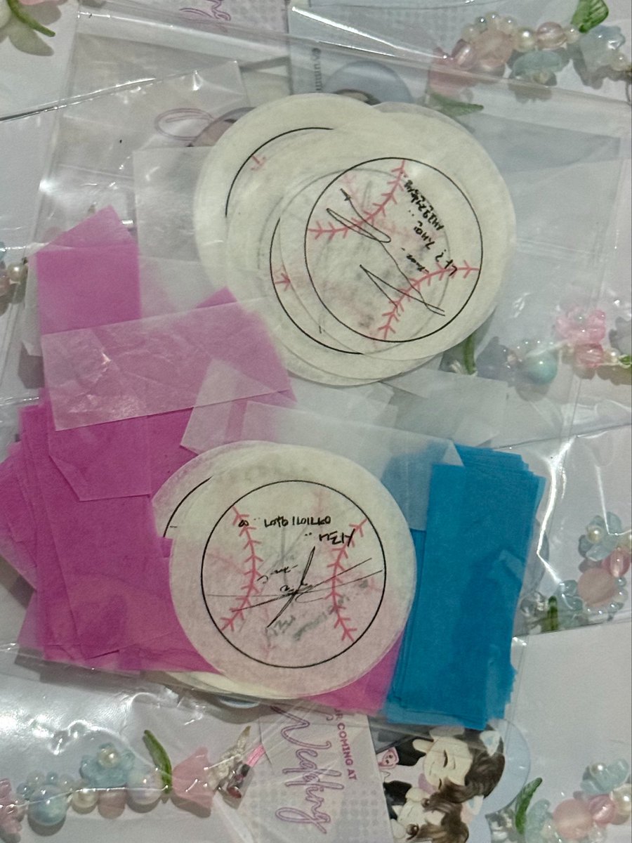 yummyammiee's tweet photo. help rt<3

hai teman” nominist🫰🏻🫰🏻 masih ada yang mau freebies fanmeet jnjm gak yaa??? aku masih ada sisa sedikit buat online🤗🤗

dan aku sekalian mau bagiin confetiti jnjm jugaaa, jaemin 13 jeno 13 hehe.
ada mau claim replay yaa, biar aku bisa tag pas posting link 🍊 https://t.co/zLjgBC73JQ