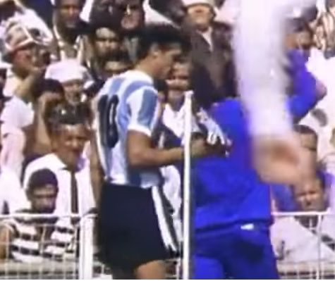FocusFinanzas's tweet photo. Falleció Antonio "Rata" Rattin. Gracias por todo! QEPD , condolencias de todo el pueblo xeneize a todos sus seres queridos ! 
💙💛💙 https://t.co/K7i8c9vVyI