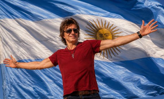 clotaquin's tweet photo. @TheRealSambora @CristinaLVargas Happy birthday ❤️ Argentina Love's you https://t.co/JsVSVqtpsS