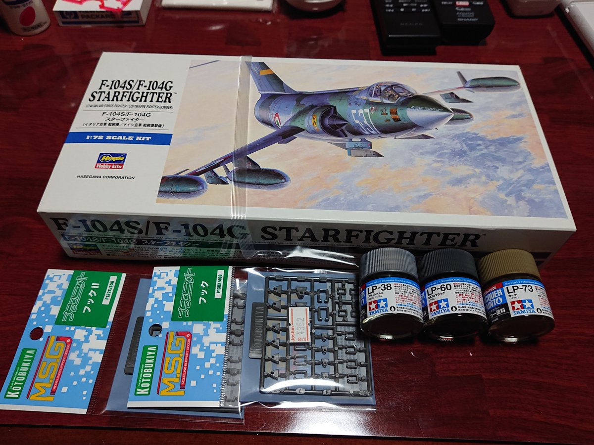 deto45's tweet photo. 今日の積立模: 1/72 F-104S/G スターファイター、M.S.Gフック、同フックⅡ、タミヤ ラッカー塗料フラットアルミ、NATOブラック、カーキ。 スターファイターはドイツ空軍で作る予定。 昔見た写真の機体がかっこ良くてな～ 再現したいけど、肝心の写真が載った本が手元に無いといふ(;´д｀) https://t.co/3DBcCHq1Ut