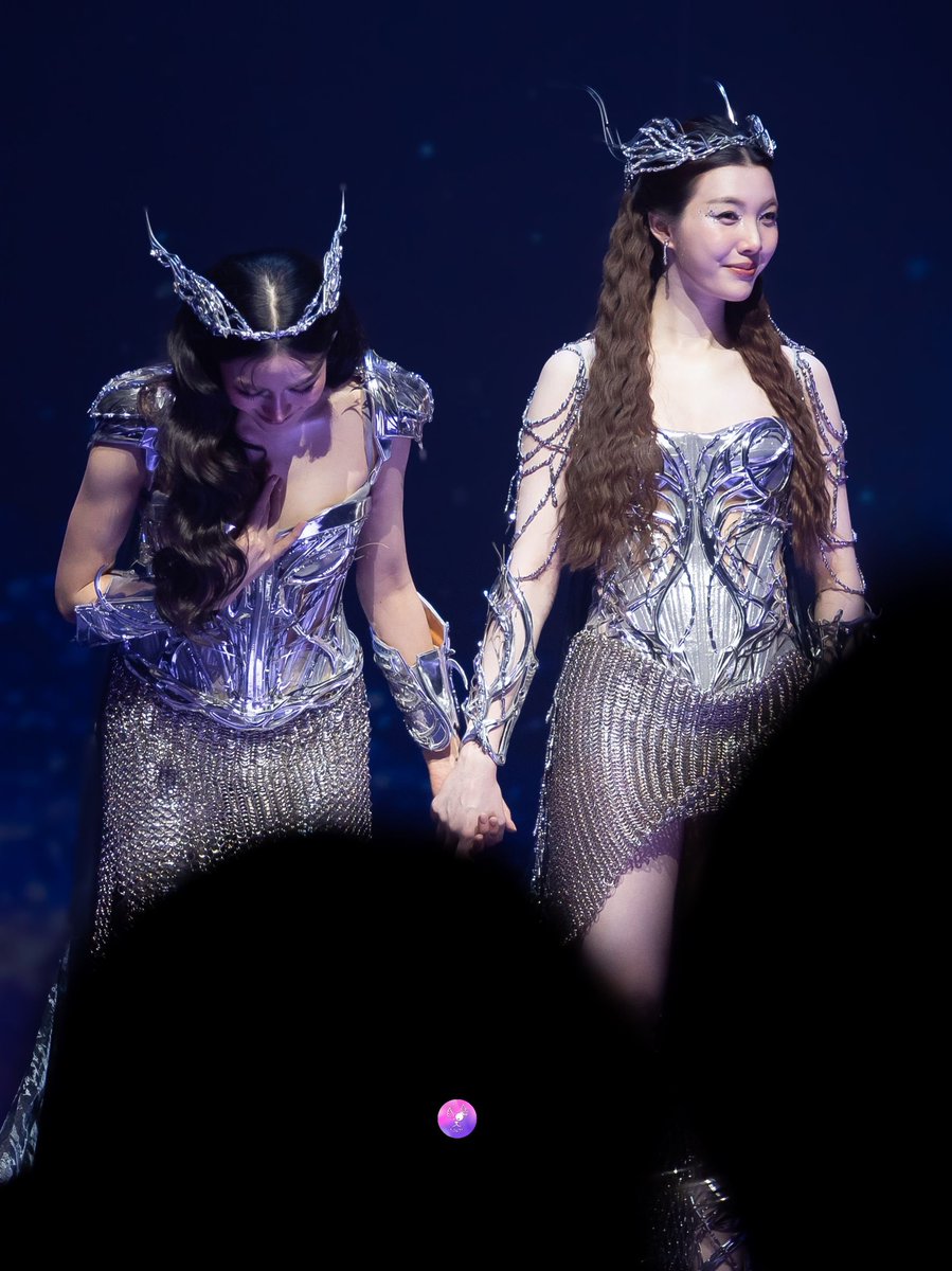 LingOrm_BH's tweet photo. ตั้งแต่วันแรกที่รู้จักจนถึงวันที่มีแสงออโรร่าสวยงามขนาดนี้ หลิงออมยังน่ารักเหมือนเดิมเสมอไม่เปลี่ยนเลยค่ะ 🥹💜 

NPP X LINGORM LOVE ORBIT
#NPPxLINGORM_IntoTheAuroraDay
#LingOrm 
#หลิงออม https://t.co/Qh8pxaLqmW