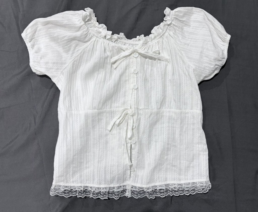 tbpnt2's tweet photo. เสื้อแขนสั้นลูกไม้ มือ 1 (ไม่เคยใส่)
อก 34-36

ราคา 100

#ส่งต่อเสื้อผ้า #ส่งต่อเสื้อผ้ามือ2 #โล๊ะตู้เสื้อผ้า #โล๊ะตู้ #เสื้อผ้ามือสอง https://t.co/Bu6irkebLB
