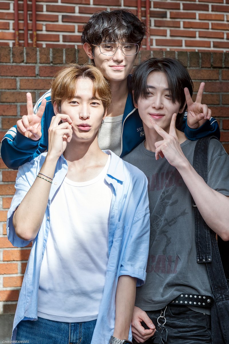 chrOme000angel's tweet photo. 260711 써니텐
#이용수 #LeeYongSu #밀 #Mill #OnlyOneOf #온리원오브 #オンリーワンオブ #지성 #JISUNG #나인 #Nine #QQQ #큐큐큐 https://t.co/uCjwhqi8zh