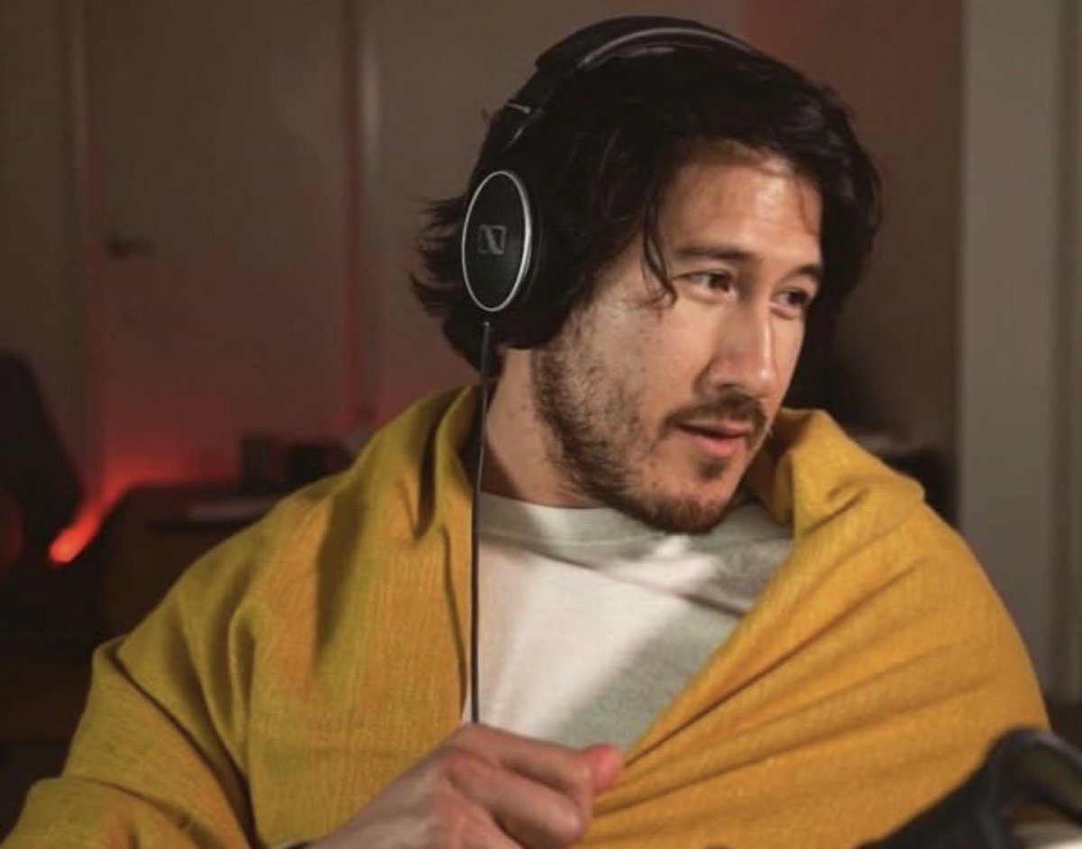 smol_ghosts's tweet photo. Thinking about Simon cozied up in a blanket and looking the most relaxed he’s been probably in years and Grace is there like,,, https://t.co/PY6ytTt4jy