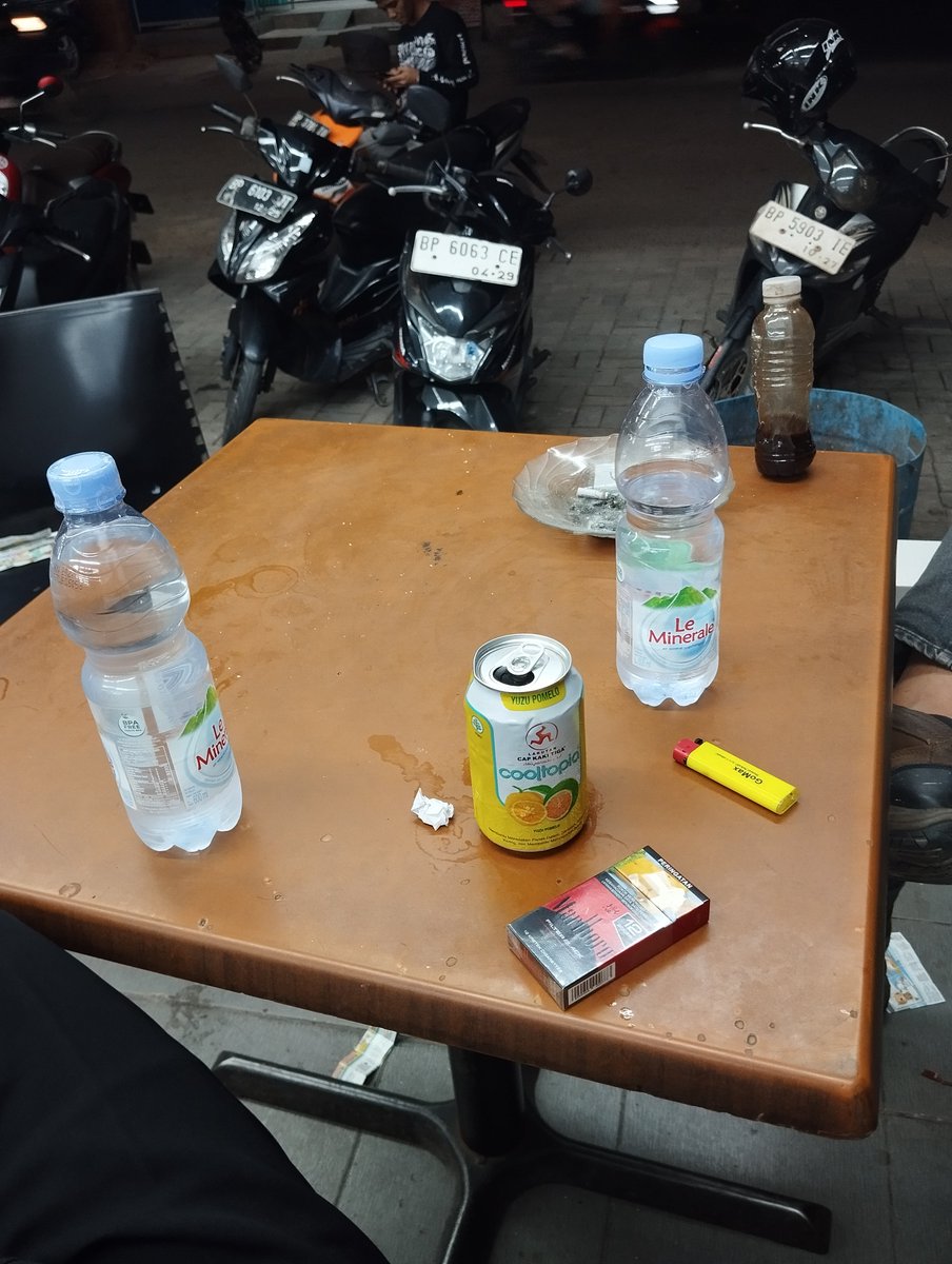 K29PL's tweet photo. Baru balek kerja sampe lupa kalo ini malam minggu https://t.co/RsFNzGUh1p