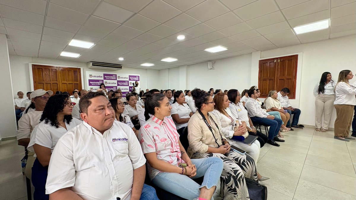 UniCaribe_'s tweet photo. #AEstaHora 🕙 | En nuestro auditorio Álvaro Cepeda Samudio se vive la apertura del 1er Simposio Caribe Cafetero.

Nuestro rector @LeonardoPerSu, como anfitrión de este espacio, da las palabras de bienvenida a una jornada que reflexionará sobre los retos y oportunidades del sectoe cafetero en la Región.

Entre los más de 100 invitados resaltan el viceministro de Educación Superior,  @ricardomorenoII, y el @alcaldiacienaga, Luis Fernández Quinto.

La conferencia magistral inicial será orientada por el doctor Eduardo René Solís de la Universidad San Carlos de Guatemala 🇬🇹.

El Simposio es respaldado por el @Mineducacion.