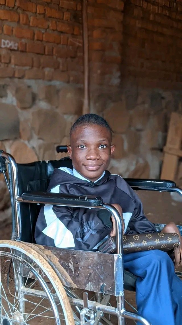 mulikuza_jordan's tweet photo. ‼️🛑‼️Exetat: Enfin le #PACIFICATEUR ouvre sa nouvelle voie, une nouvelle histoire !!Suis déjà diplômé !!Merci beaucoup JÉHOVAH !!

Déclare, mon petit frère Kenyata Bernard après avoir reçu son diplôme d'état de 62%, écrivez un j'aime dans le commentaire enfin de félicité ce nouveau étudiant