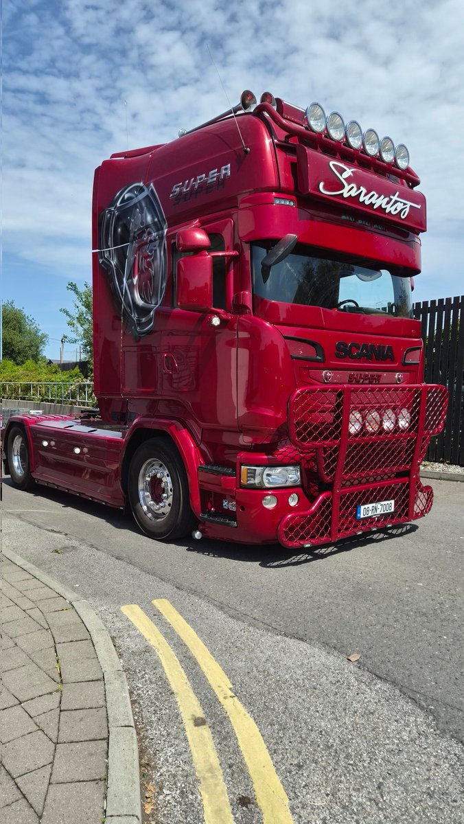 mylastsatoshi's tweet photo. Sarantos Petropoulos, the "Frigo Leader," blends heavy haulage with artistry. His custom Greek-style Scania trucks are iconic European showstoppers, featuring stunning airbrushing and lighting that celebrate trucking heritage.
#Scania #TruckShow #CustomTrucks #TruckSpotting #GreekTrucks #OSNS