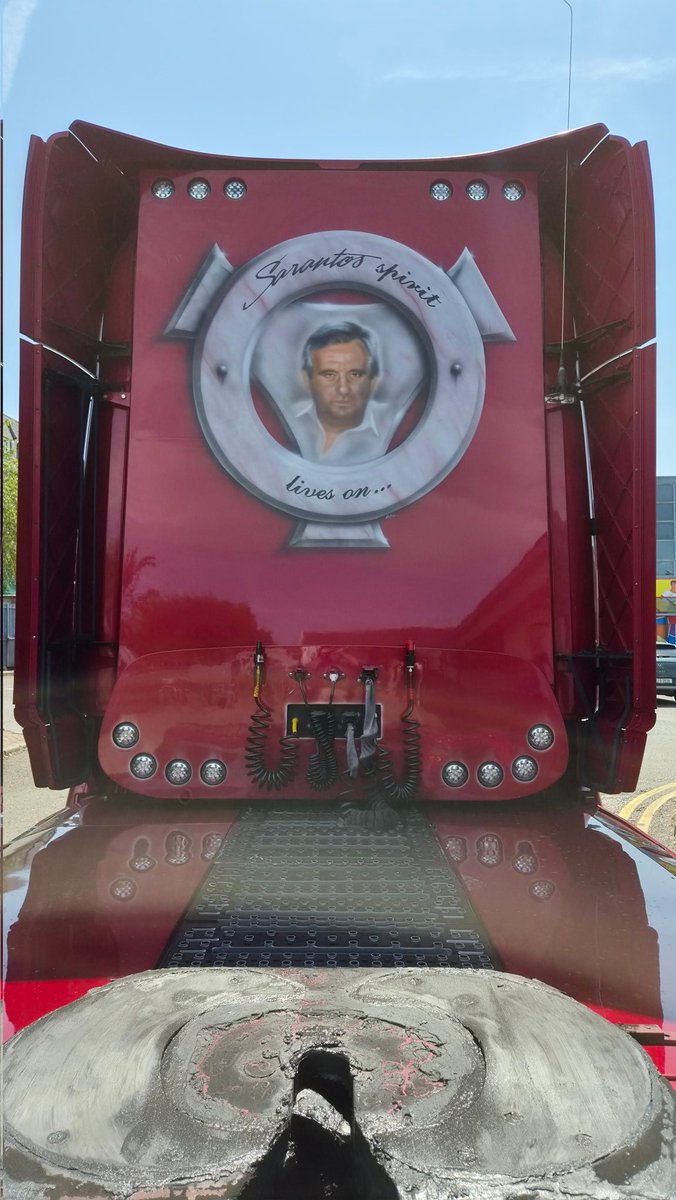 mylastsatoshi's tweet photo. Sarantos Petropoulos, the "Frigo Leader," blends heavy haulage with artistry. His custom Greek-style Scania trucks are iconic European showstoppers, featuring stunning airbrushing and lighting that celebrate trucking heritage.
#Scania #TruckShow #CustomTrucks #TruckSpotting #GreekTrucks #OSNS