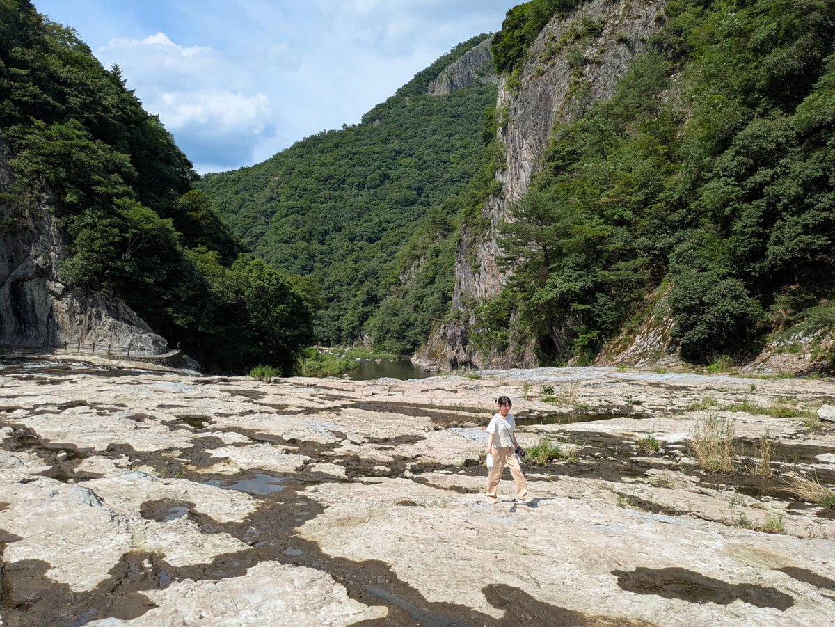SHIGE_labo's tweet photo. 続いては、邑南町・断魚渓へ！
今日もまさかの貸切！？
あまり知られていない穴場なのかな。
目の前に広がるダイナミックな渓谷美に思わず感動！
自然のスケールを全身で感じながら、ワクワクが止まりませんでした😊🏞️

#島根 #邑南町 #断魚渓 #渓谷 #フィールドワーク https://t.co/dIVbVU5ZwF