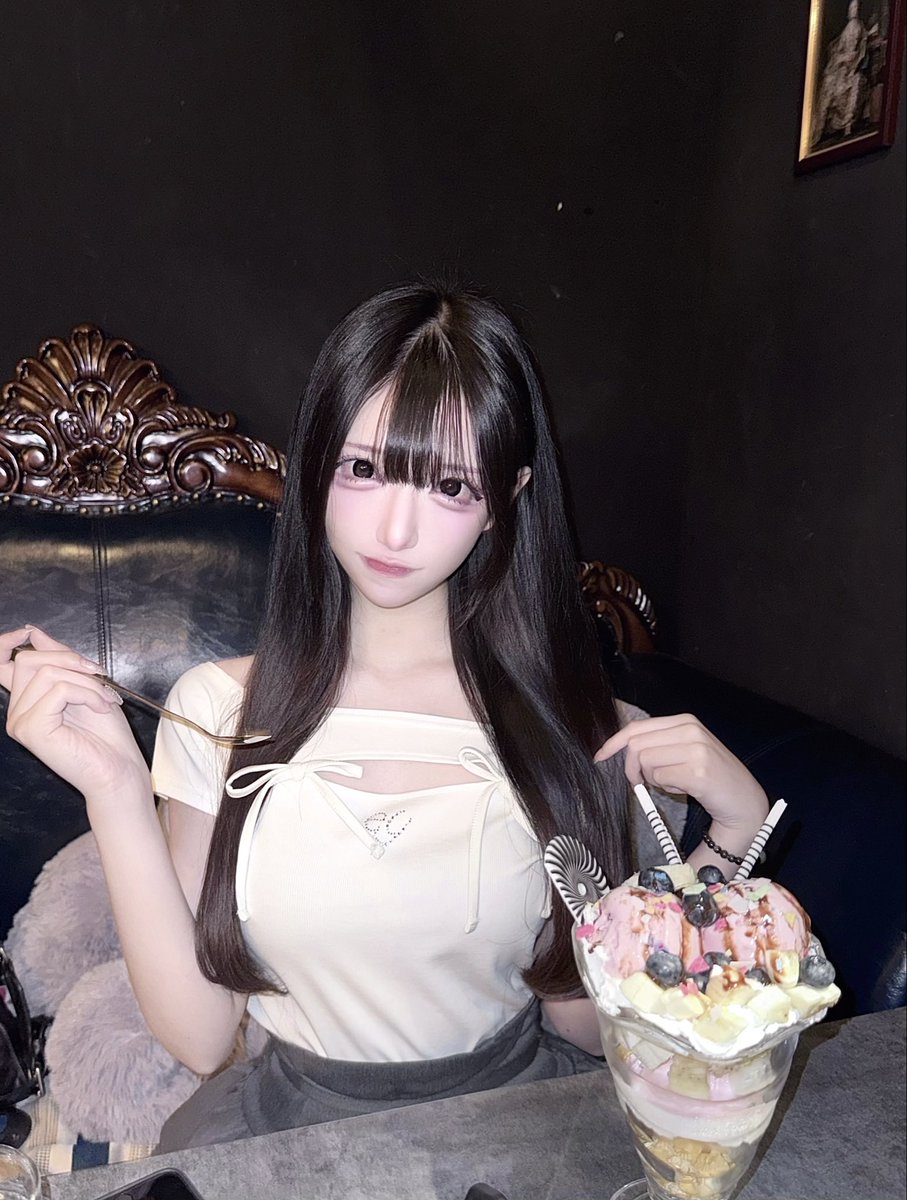 qozyoshimi's tweet photo. 夜パフェ https://t.co/bCRnMjxBrD