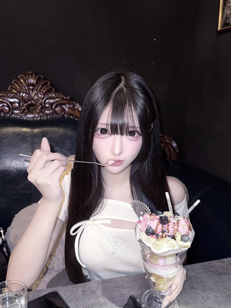 qozyoshimi's tweet photo. 夜パフェ https://t.co/bCRnMjxBrD