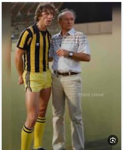 Soord2008's tweet photo. @samialqorashi يبدوا انك نسيت ايها المتعلم الصاعد من مستنقع يلو ..🙈🤷😂

ان اول من جلب المدرسة الألمانية ١٩٧٨ 
هوكبير جدة وعميدها💛🖤
هوهر
بوكير 
وسيلفستر https://t.co/DODIqMyCcV