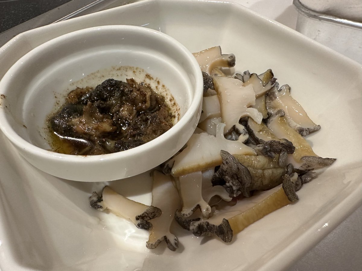 uuu29x's tweet photo. アワビ食べる時どうしてる？
肝をバター醤油で炒めたやつかけるとめちゃうまいよ！ https://t.co/jXcRJQfTuh