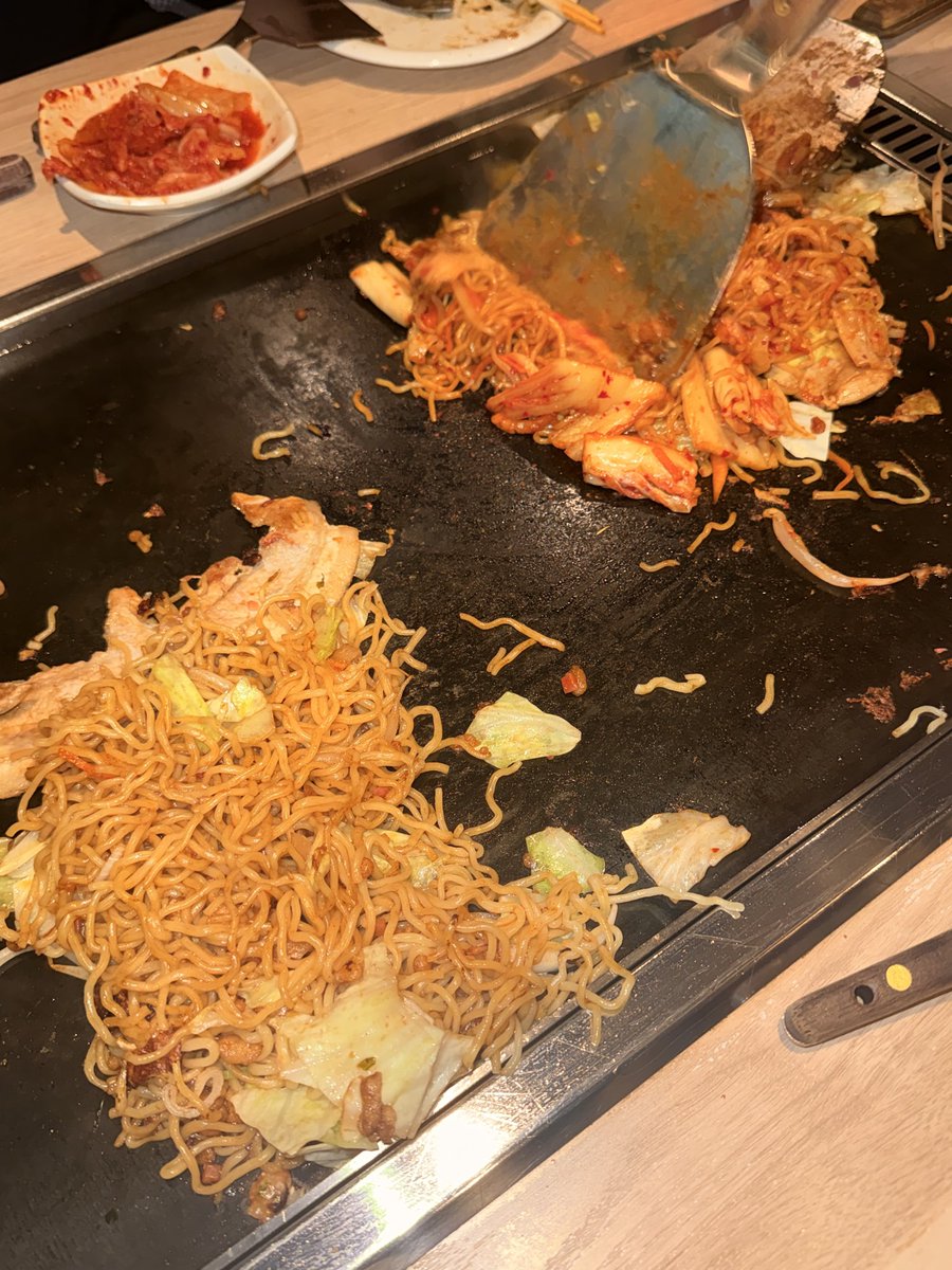 bong7269's tweet photo. 무한리필이라 존나먹고 술도맛잇어서 존나먹엇더니 넷이서 14천엔 나옴.. https://t.co/EHRp2j7c5N