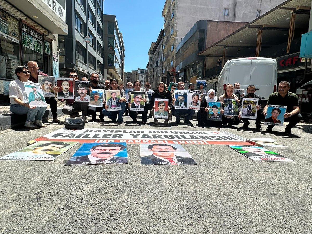 ihdhakkari's tweet photo. 27 yıl önce evinde katledilen Abdulrezak Erdoğan’ın akıbeti göz göre göre tüm bilinenlere rağmen faili meçhul bırakıldı. 
Adalet kavramının içini boşaltmadan, bir insanın canını hiçe sayan bu zihniyetin yeri toplumun içinde değil parmaklıklar ardında olmalı. 
#AbdulrezakErdoğan https://t.co/GVSWr6EUgp