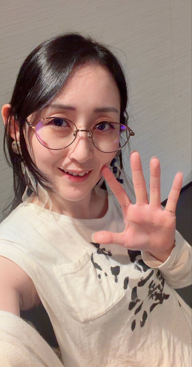 shingringaz's tweet photo. お疲れ様でしたー！！！！！！
コラボ楽しかったでした、どらっちが踊ってるのレアでしたねぇ😏
今日はよく眠れそうだ、みんな健康には気をつけるんだよー https://t.co/rkFaUvNBgO