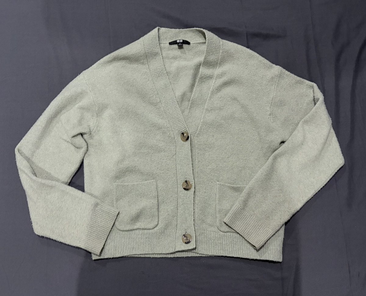 tbpnt2's tweet photo. คาดิแกนคอวี uniqlo สีเขียวอ่อน

ราคา 290 (from 790)

#ส่งต่อเสื้อผ้า #ส่งต่อเสื้อผ้ามือ2 #โล๊ะตู้เสื้อผ้า #โล๊ะตู้ #เสื้อผ้ามือสอง https://t.co/RpeXkN2UP8