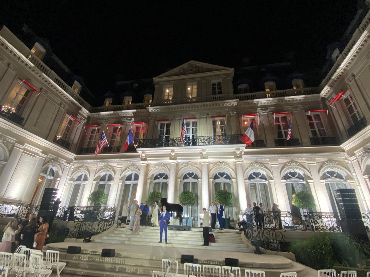 British_France's tweet photo. Great #independenceday250 gala at @USEmbassyFrance hosted by the Honorable @USAmbFrance #CharlesKushner featuring #bernardarnault @LVMH @AndreaBocelli and 2000 lucky #VIP guests! Thanks DCM #MarioMesquita for a wonderful evening 🇺🇸🇫🇷🇬🇧 https://t.co/8PY7NDNlyD