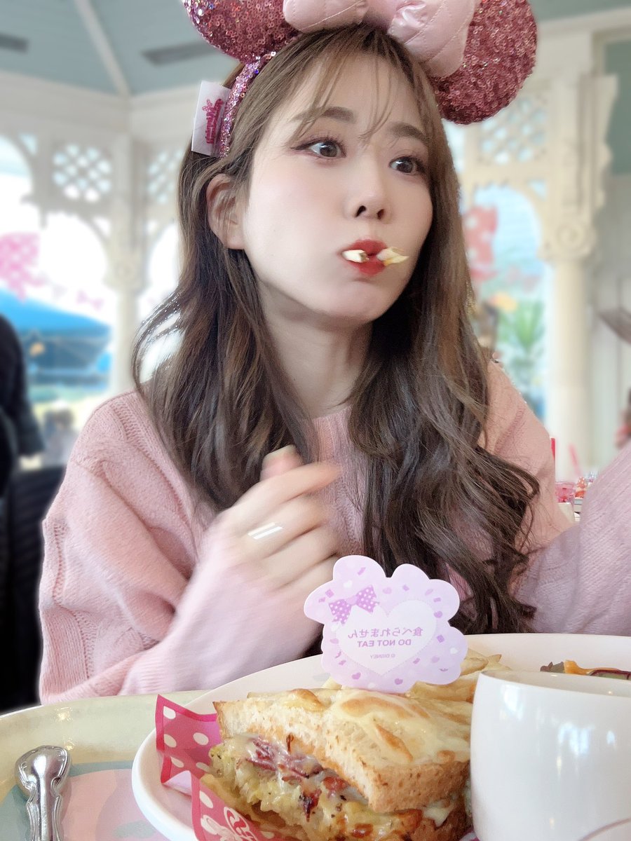 mi_dfp's tweet photo. マリリさんお誕生日おめでとう🎂
美味しいものを食べて大好きなお酒飲んで幸せに過ごしていることでしょう！

これからもマリリさんの幸せを祈ってます！健やかで穏やかな日々を過ごしてね🦢🤍

私も幸せに生きるね！

#奥津マリリ生誕祭2026 https://t.co/zr93WcTbwM