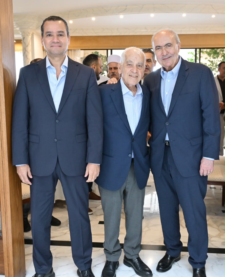 fmakhzoumi's tweet photo. بدعوة كريمة من رئيس بلدية بشامون السيد عزات عيد، وبحضور النائب فيصل الصايغ، وقائمقام عاليه السيدة بدر زيدان، وأعضاء المجلس البلدي في بشامون، والصديق المدير العام السابق للتعليم الثانوي الأستاذ وائل التنير، والمدير العام لمؤسسة مخزومي سامر الصفح، وعدد من الأهالي والفعاليات والمهتمين بالشأن الإنمائي في المنطقة، 

واستكمالاً لمبادرات الإنارة المستدامة التي أطلقتها مؤسسة مخزومي في مختلف المناطق اللبنانية، عقدنا اليوم لقاءً مثمرًا في بلدية بشامون، حيث جرى استئناف مشروع تركيب 200 وحدة إنارة تعمل على الطاقة الشمسية في البلدة، وذلك بالتعاون والتنسيق مع البلدية ولجنة أهالي المنطقة. 

وقد شاركتُ في مأدبة غداء أُقيمت في دارة السيد عيد، حيث كانت فرصة للتشديد على دور الشراكة بين المؤسسات الإنمائية والبلديات في تنفيذ المشاريع التي تستجيب لحاجات المواطنين، وثمّن الحاضرون مشروع الإنارة الذي تنفذه مؤسسة مخزومي في شوارع بشامون ضمن جهودها لدعم المبادرات المستدامة وتحسين الخدمات العامة. وقد ألقى الأستاذ وائل التنير كلمة باسم اللجنة المكلفة مواكبة المشروع، عبّر فيها عن التقدير للجهود المبذولة والتعاون القائم لإنجاح هذه المبادرة، وأكدنا استمرارنا في العمل معاً لما فيه خير البلدة ومصلحة أبنائها.

كما تم خلال اللقاء الاتفاق على استمرار التعاون وإطلاق عدة مبادرات تنموية مهنية واجتماعية بهدف خدمة المنطقة وأهلها.