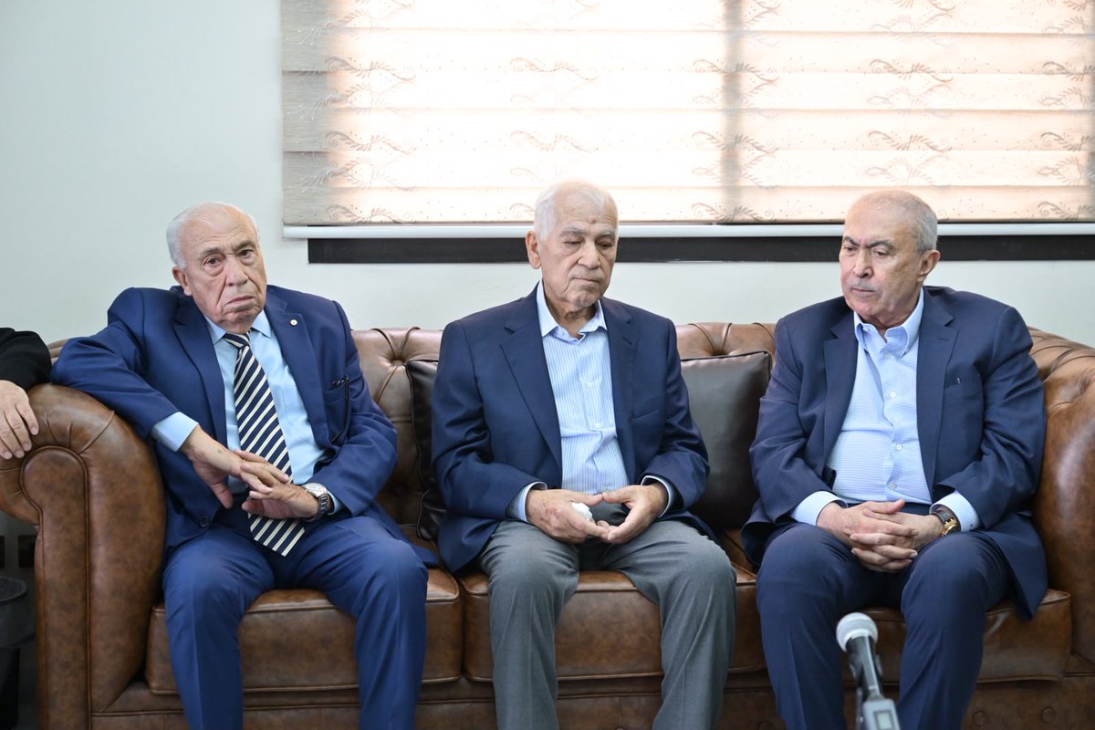 fmakhzoumi's tweet photo. بدعوة كريمة من رئيس بلدية بشامون السيد عزات عيد، وبحضور النائب فيصل الصايغ، وقائمقام عاليه السيدة بدر زيدان، وأعضاء المجلس البلدي في بشامون، والصديق المدير العام السابق للتعليم الثانوي الأستاذ وائل التنير، والمدير العام لمؤسسة مخزومي سامر الصفح، وعدد من الأهالي والفعاليات والمهتمين بالشأن الإنمائي في المنطقة، 

واستكمالاً لمبادرات الإنارة المستدامة التي أطلقتها مؤسسة مخزومي في مختلف المناطق اللبنانية، عقدنا اليوم لقاءً مثمرًا في بلدية بشامون، حيث جرى استئناف مشروع تركيب 200 وحدة إنارة تعمل على الطاقة الشمسية في البلدة، وذلك بالتعاون والتنسيق مع البلدية ولجنة أهالي المنطقة. 

وقد شاركتُ في مأدبة غداء أُقيمت في دارة السيد عيد، حيث كانت فرصة للتشديد على دور الشراكة بين المؤسسات الإنمائية والبلديات في تنفيذ المشاريع التي تستجيب لحاجات المواطنين، وثمّن الحاضرون مشروع الإنارة الذي تنفذه مؤسسة مخزومي في شوارع بشامون ضمن جهودها لدعم المبادرات المستدامة وتحسين الخدمات العامة. وقد ألقى الأستاذ وائل التنير كلمة باسم اللجنة المكلفة مواكبة المشروع، عبّر فيها عن التقدير للجهود المبذولة والتعاون القائم لإنجاح هذه المبادرة، وأكدنا استمرارنا في العمل معاً لما فيه خير البلدة ومصلحة أبنائها.

كما تم خلال اللقاء الاتفاق على استمرار التعاون وإطلاق عدة مبادرات تنموية مهنية واجتماعية بهدف خدمة المنطقة وأهلها.